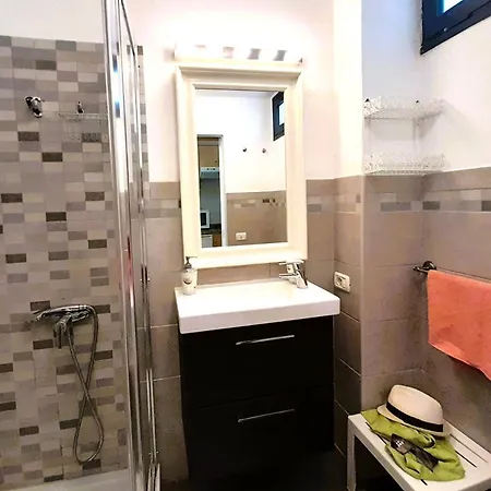 Cozy Studio, Wifi Free Pool View Ferienhaus *